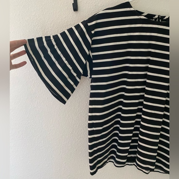 LIKE-NEW JCrew Black and White Stripe Bell-Sleeve T-Shirt Shirt Top, Size Small - Picture 4 of 10